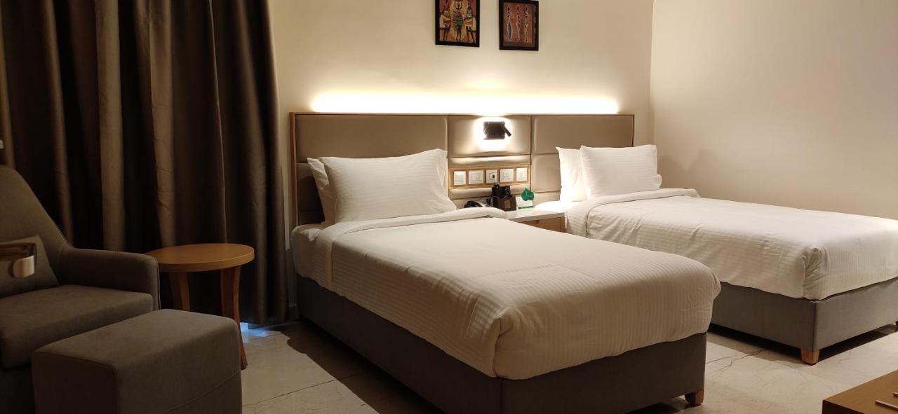 Hotel Sunhill Portico Siliguri Esterno foto