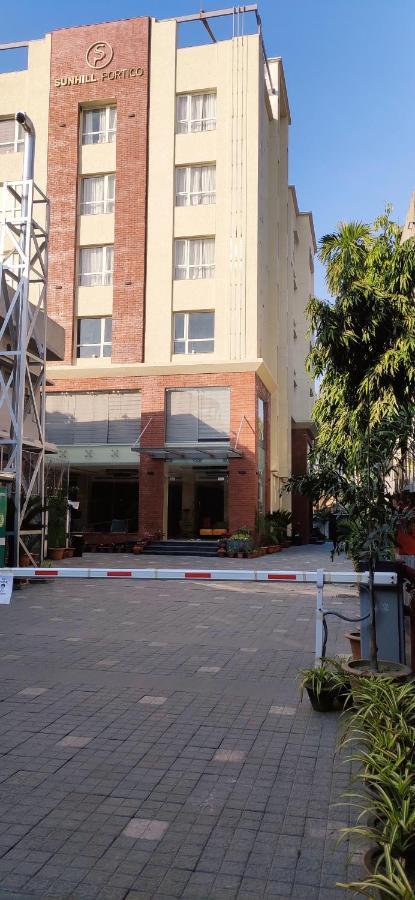 Hotel Sunhill Portico Siliguri Esterno foto